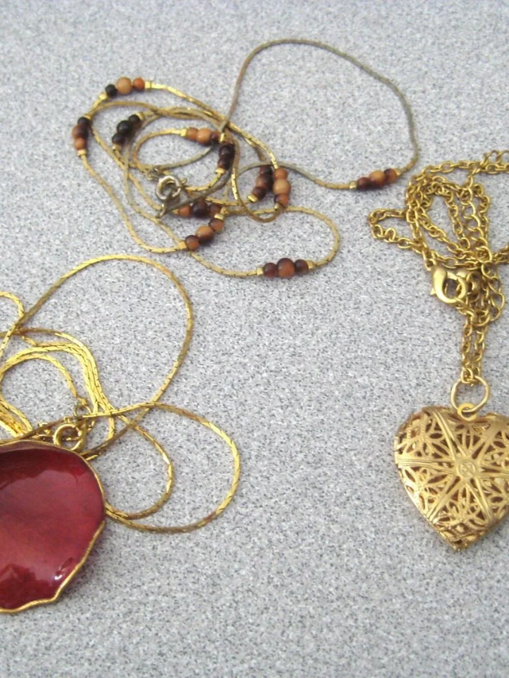 3 VINTAGE NECKLACES: 17